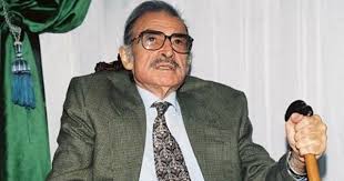 فيلم ابي فوق الشجرة عبد الحليم حافظ وميرفت امين. Ø£Ø­Ù…Ø¯ Ù…Ø¸Ù‡Ø± ÙÙƒØ± ÙÙŠ Ø§Ù„Ø¥Ø¹ØªØ²Ø§Ù„ Ø¨Ø³Ø¨Ø¨ Ø³Ø¹Ø§Ø¯ Ø­Ø³Ù†ÙŠ ÙˆÙ‡Ù„ Ø¹Ø§Ø´ Ù‚ØµØ© Ø­Ø¨ Ù…Ø¹ Ù…ÙŠØ±ÙØª Ø£Ù…ÙŠÙ†