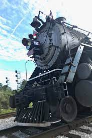 No Better Way To Celebrate A Beautiful Autumn Weekend Than Riding A Train Dinner Train Autumn Weekend Train
