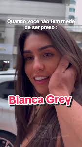 Fazendo Carinho em Bianca Grey