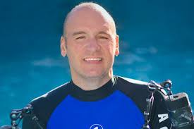 Alex Mustard's Instagram, Twitter & Facebook