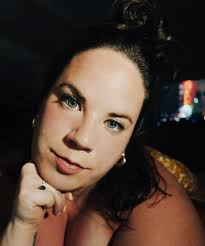 Do I deserve to be loved? If yes, prove it by dropping a heart ❤️