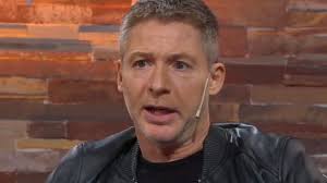 After appearing in several shows, he decided he wanted to be a producer, too. Con Dolor Adrian Suar Sobre El Levantamiento De Un Ciclo Que Sacudio A Canal Trece Espectaculo El Intransigente
