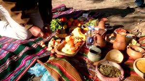 La pachamama es la más popular de las creencias expresadas con fuerza por los pueblos originarios en américa latina. Ofrenda A La Pachamama Tours A Machu Picchu Peru 2021