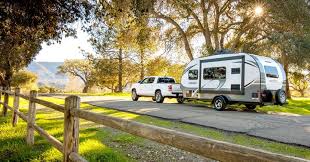 The luxe elite luxury 5th wheel is a luxury fifth wheel camper designed for the full time rver in mind. Choosing Your Rv Fifth Wheel Vs Travel Trailer Camping World