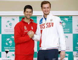 Danil ima 25 godina i trenutno se nalazi na četvrtom mestu atp liste. Daniil Medvedev Novak Djokovics Restaurant Ist Kostlich