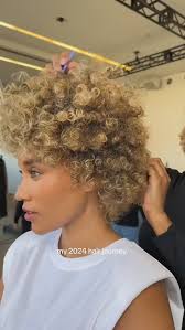 2024 = the year of protective styles and bringing the curls back after heat  damage, 2025 is the year of retaining length and growing my hair down to  the floor. Please send me all recommendations (I’m ...