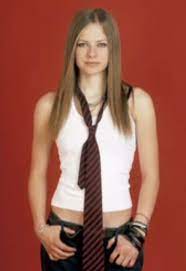 The canadian pop punk queen avril lavigne made a major splash on social media after joining the tiktok community. 17 Noughties Trends You Don T Want To Come Back Into Fashion Avril Lavigne Style Women Wearing Ties Fashion