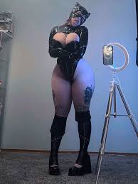 Venomous Dolly - Free pics, galleries & more at Babepedia