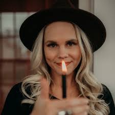 Melanie Widmer's Instagram, Twitter & Facebook