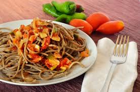 Il grano saraceno è privo di glutine, molto proteico e contiene quantità elevate di antiossidanti e minerali: Spaghettini Di Grano Saraceno Con Sugo Fresco Al Pomodoro