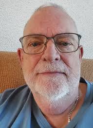 De enige kleinkinderen die ik heb zijn de syrische kinderen in het dorp die  geen opa meer hebben. Ik ben hun reserve opa in Nederland. En het heeft  niks te maken met