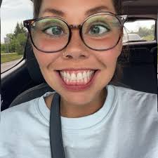 WeightLossWednesday: "Reality had smacked me in the face with a flight I  took. Given the middle seat, unable to get the belt on, and folding my  arms/legs into my body in an