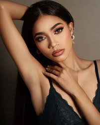 Selena Florez's Instagram, Twitter & Facebook