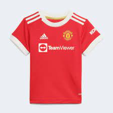 Der kragen hat einen traditionellen stoff, ebenfalls inspiriert durch das trikot von 1963. Adidas Manchester United 21 22 Mini Heimausrustung Rot Adidas Deutschland