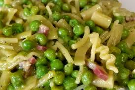 Aggiungete i piselli, qualche foglia di menta, girate, lasciate rosolare a fuoco medio per 2 minuti: Pasta E Piselli Qui La Ricetta Napoletana Primaverile