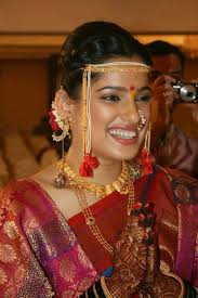 CHODAVARAMNET: BEAUTIFUL ACTRESS PRIYA BHATT IN TRADITIONAL WEAR