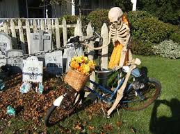 21 Incredibly Creepy Outdoor Decorating Ideas For Halloween