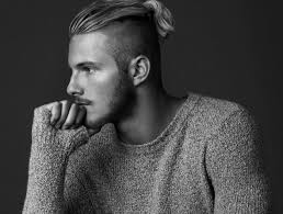 Coiffure Viking Coupe De Cheveux Bjorn Man Bun Cheveux Mi Longs Blouse Grise Coiffure Homme Photo Coiffure Homme Coiffure Homme 2017 Viking ranheim coupe le 30 octobre 2019. coiffure viking coupe de cheveux bjorn