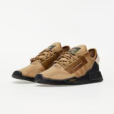 The adidas nmd_r1 or runner displays the boost midsole technology that delivers underfoot comfort and endless energy return to its wearers. Herren Sneaker Und Schuhe Adidas Nmd R1 V2 Cardboard Cardboard Core Black