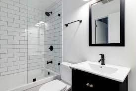Depuis des générations, nous voyons ce carrelage dans le métropolitain comme chez les que ce soit dans la salle de bains ou sur le mur dans la cuisine, il n'est pas rare de voir ces carreaux comme élément décoratif. Salle De Bains Carreaux Metro Pour Un Style Chic Et Urbain