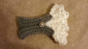 This crochet enchanted fingerless gloves pattern is very trending nowadays, because of its unique design and texture. Crochet Victorian Style Wrist Arm Cuff Tutorial Crochet Wrist Warmers Crochet Gloves Pattern Crochet Gloves