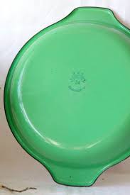 Vintage Green And White Enamel Large Roasting Pan 1950s Casserole Dish Mid Century Cookware Farmhouse Retro Kitchen Housewarming Gift In 2020 White Enamel French Vintage Decor House Warming Gifts