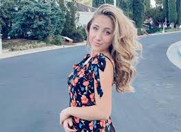 Where to catch a ride at disneyland (2. Ava Kolker Actress Wiki Biography Age Boyfriend Family Facts And More Wikifamouspeople