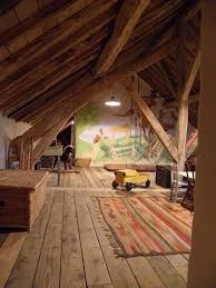 Epingle Par Ursula Ebersbacher Sur Hadja Loft Maison Grenier Salle De Jeux