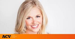 Es la protegida de Warren Buffett y se ha convertido en su mano derecha