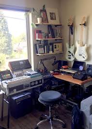 10 Awe Inspiring Small Music Studio Ideas For Apartments Music Bedroom Home Music Rooms Home Studio Setup