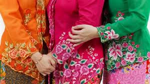 Model baju kebaya hijab terupdate dan modern 2018 model kebaya muslim dengan gaya simple dan modern. 8 Model Baju Kebaya Modern Untuk Pesta Kepogaul