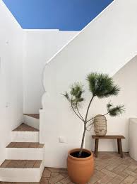 Maison Au Portugal Dans L Algarve Renovee Avec Terrasse Et Patio En 2020 Maison Au Portugal Patio Terrasse