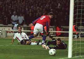 England 2 Czech Rep 0 In Nov 1998 At Wembley Lee Hendrie Just Misses With This Effort Friendly England Football Team England Football Wembley