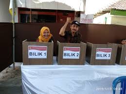 Jika kamu berencana membuatnya, yuk ikuti contoh surat dalam pelibatan dengan pihak kedua, maka sering kali kita membuat surat kontrak kerja proyek yang dimaksudkan agar hal apapun yang terjadi di kemudian hari sudah tertuang. Pilih Ketua Rw Kampung Sidowayah Coblosan Ala Pilpres Beritajatim Com