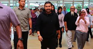 تونكو إسماعيل إدريس عبدالمجيد أبو بكر إسكندر ابن سلطان إبراهيم إسماعيل; Johor Crown Prince Thanks S Pore For Helping Out During Drought Seasons Mothership Sg News From Singapore Asia And Around The World