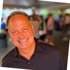 Kim Latta's Instagram, Twitter & Facebook