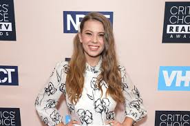 Bindi irwin, the late steve's daughter, is making some unsettling allegations against her grandfather, bob irwin. Bindi Irwin Found A Pile Of Moths In Her Laundry