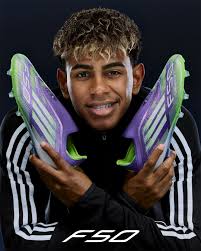 Gira, cambia de dirección y engaña a tus oponentes con facilidad. ⚽🔥  📍Disponibles en tu tienda Anais favorita. #RadiantBlazePack  #adidasfootball #F50