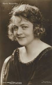 Melody Coll's Instagram, Twitter & Facebook