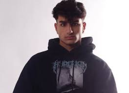 Saif Ali Khan And Amrita Singhs Son Ibrahim Ali Khan Makes Debut With Ad Shoot See Pics Saif Ali Khan Vintage Bollywood Khan