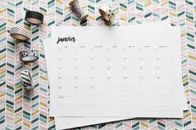 Calendrier 2020 à imprimer, annuel, avec les fêtes et les vacances scolaires, format portrait. Calendrier Annuel Gratuit 1 Mois Par Page A Telecharger Imprimer Customiser Merci Pour Le Chocolat