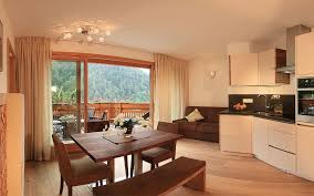 Urlaub Auf Dem Obstbauernhof Gufidaunerhof Mit Schwimmbad Sudtirol Ferienwohnung Wohnung Wohnen