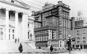 Looking Northeast At Robson And Howe Streets 1917 Vancouver Art Gallery Vancouver Then And Now Photos