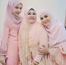 I run my own business and product, st professional makeup. Biodata Yatie Sendayu Tinggi Yatie Sendayu Tinggi Arabic Princess Look View Youtube Channel Statistics Viewer Demographics And Contact Yatie Sendayu Tinggi Directly For Collaborations And Sponsorships Audixert