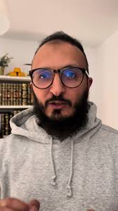 El Profeta Muhammad (ﷺ) dijo: “No se moverán los pies del siervo el Día del  Juicio hasta que sea preguntado sobre cuatro cosas: sobre su vida y en qué  la gastó, sobre su juventud y en qué la empleó, ...