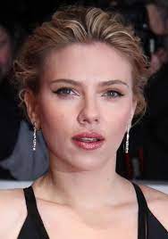 ملف:Goldene Kamera 2012 - Scarlett Johansson 3 (cropped).JPG - ويكيبيديا