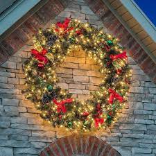 These types of outdoor christmas decorations add a healthy dose of cheer to. Pin By Chari Lopez Jimenez On Christmas Large Christmas Wreath Outdoor Christmas Wreaths Christmas Wreaths With Lights