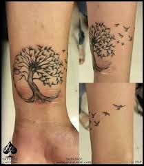 Wundervoller Kleiner Baum Des Lebens Mit Vogel Tatowierung Am Handgelenk Tattoo Baum Des Lebens Tattoo Tattoo Life Baum Des Lebens