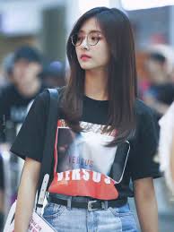 Lihat ide lainnya tentang pakaian bandara, gadis campuran, rambut pendek dengan poni. 8 Airport Outfits That Prove Twice S Tzuyu Can Make Any Casual Fashion Look Elegant Koreaboo