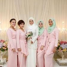 Dahulu, kebaya sering diasumsikan hanya pakaian untuk orang tua. 36 Bridesmaids Baju Design Ideas Dresses Muslimah Dress Traditional Outfits